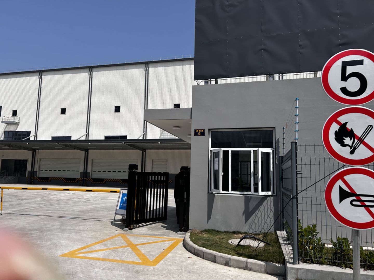 浙江嘉兴市嘉善县魏塘街道嘉魏路9号的镝孥嘉善产业园云途物流AT10080D