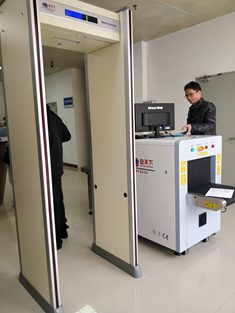 在使用安检门的时候应该注意些什么呢